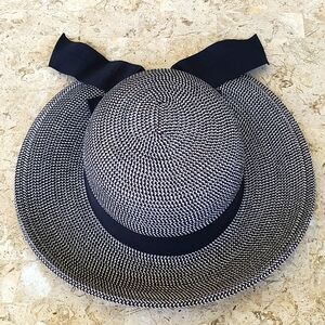 Verabella black and white adjustable sun hat with bow